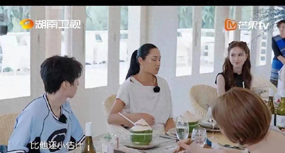 原创            《中餐厅》导演上门邀请姜妍，姜妍立马推荐瞿颖，黄晓明反应搞笑