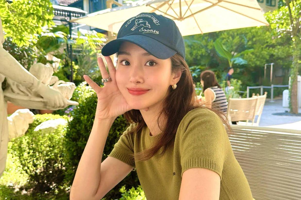 杨采钰幽默回应网友：婚礼满月酒齐备，隐私不公开