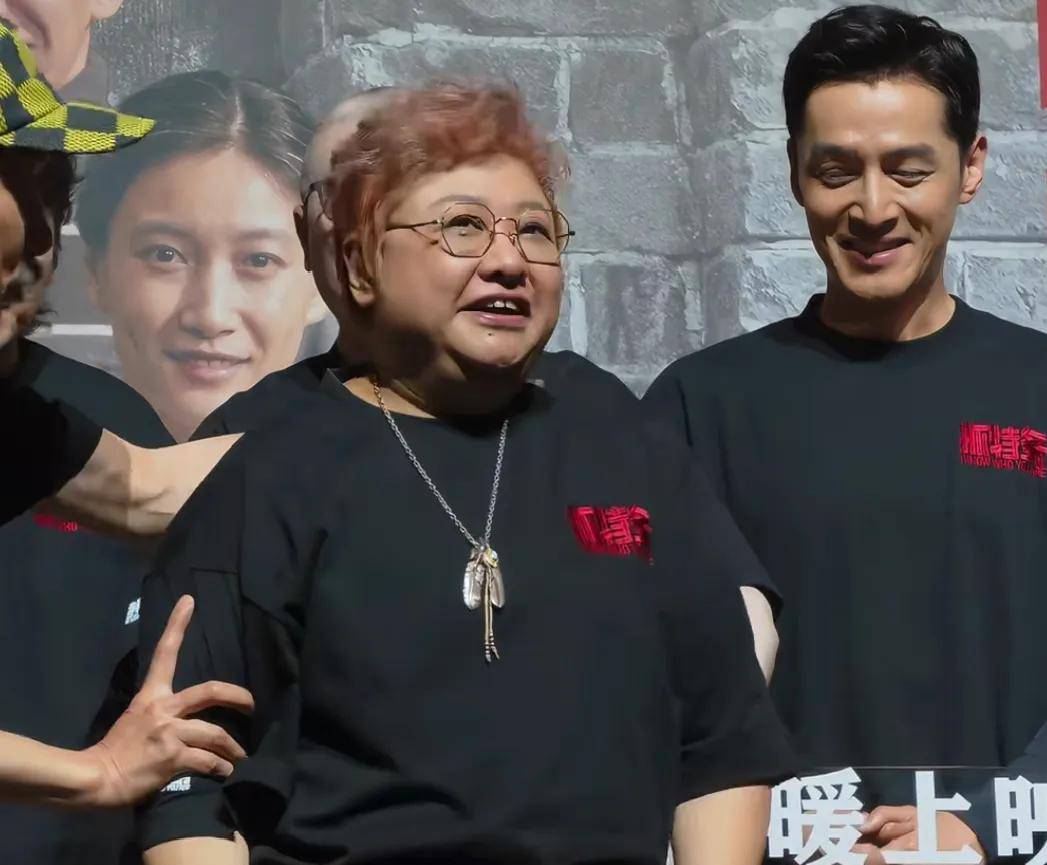 原创            韩红关闭评论！舆论波及慈善基金会，大量捐赠人断捐，终于翻车了