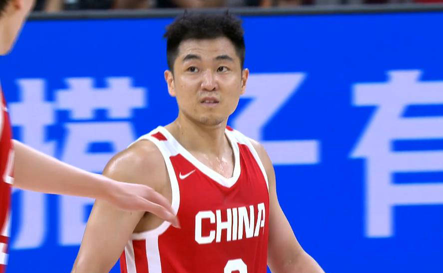 中国男篮险胜荷兰，廖三宁表现抢眼，高诗岩成为关键奇兵