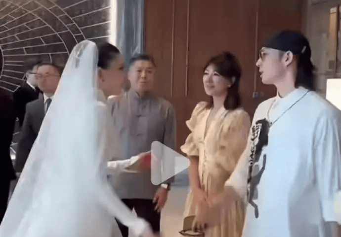 吴建豪再婚妻子身份成谜 经纪公司否认奉子成婚传闻