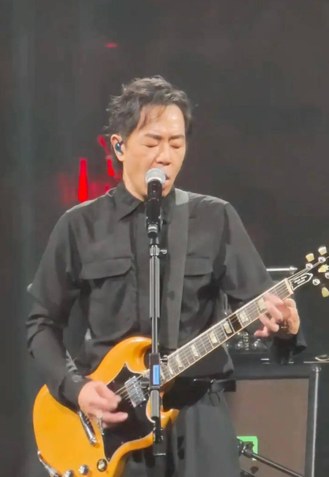 黃貫中日聯同羅大佑於深圳舉辦《天若有情1990-2026深圳時光演唱會》。（小紅書）