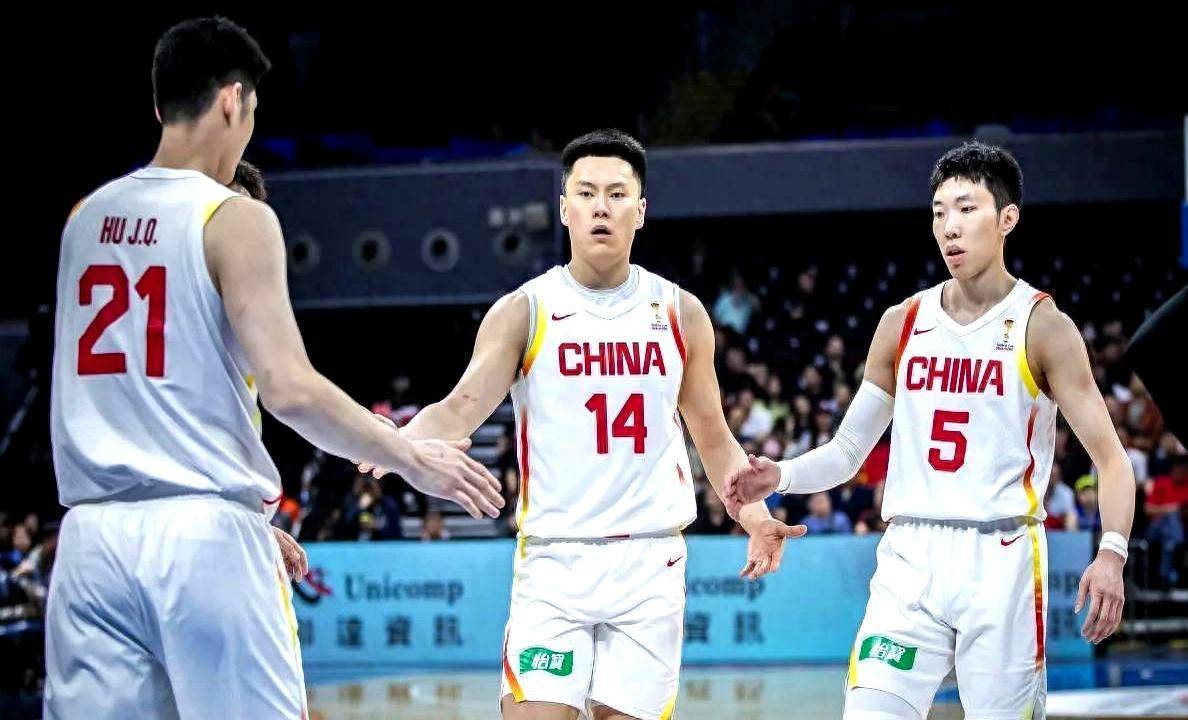 中国男篮晋级了，球员场上评分，赵继伟最优，廖三宁最低，庞峥麟亮眼