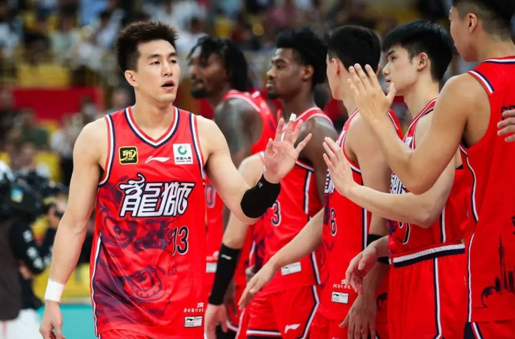CBA快讯！山东完成两笔签约，郭艾伦回应退役话题，赵柏清不满同曦续约年薪