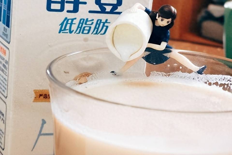 原创            胰腺不好还经常喝奶？医生：若不想胰腺坏死，4种食物千万别吃了