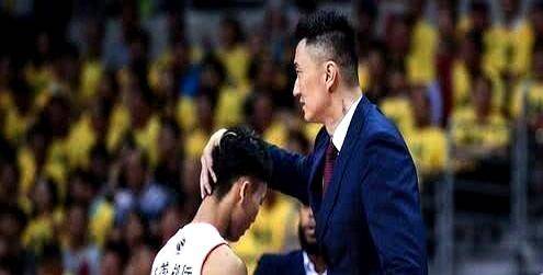又一个被CBA冷落的天才，广东后卫徐杰，在美国街头赛事疯狂爆发，脚踝受伤依然带队赢球，表现抢眼引发热议