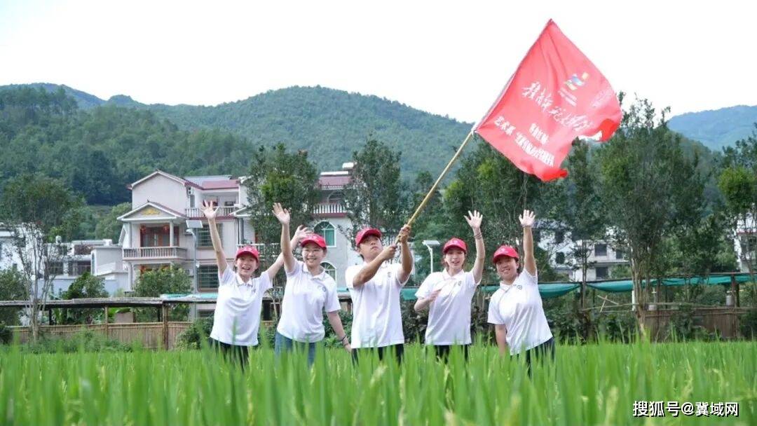 赣南师范大学科技学院艺术系：美育润童心 艺术进乡村