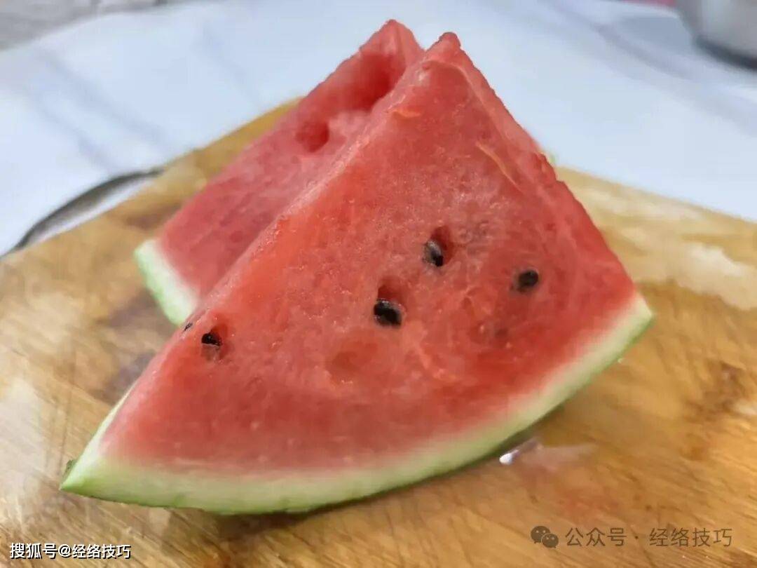 原创            入伏，冰西瓜少吃点，这肉虽贵也要多吃！吃的是那股子“阳”劲，腿脚更暖，也不怕燥
