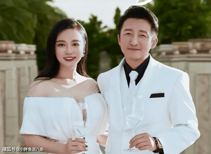 最割裂夫妻现状！冉莹颖邹市明“合租式婚姻”，刚哭诉亏2亿生活拮据，转头已签约头部MCN，网友直呼看不懂