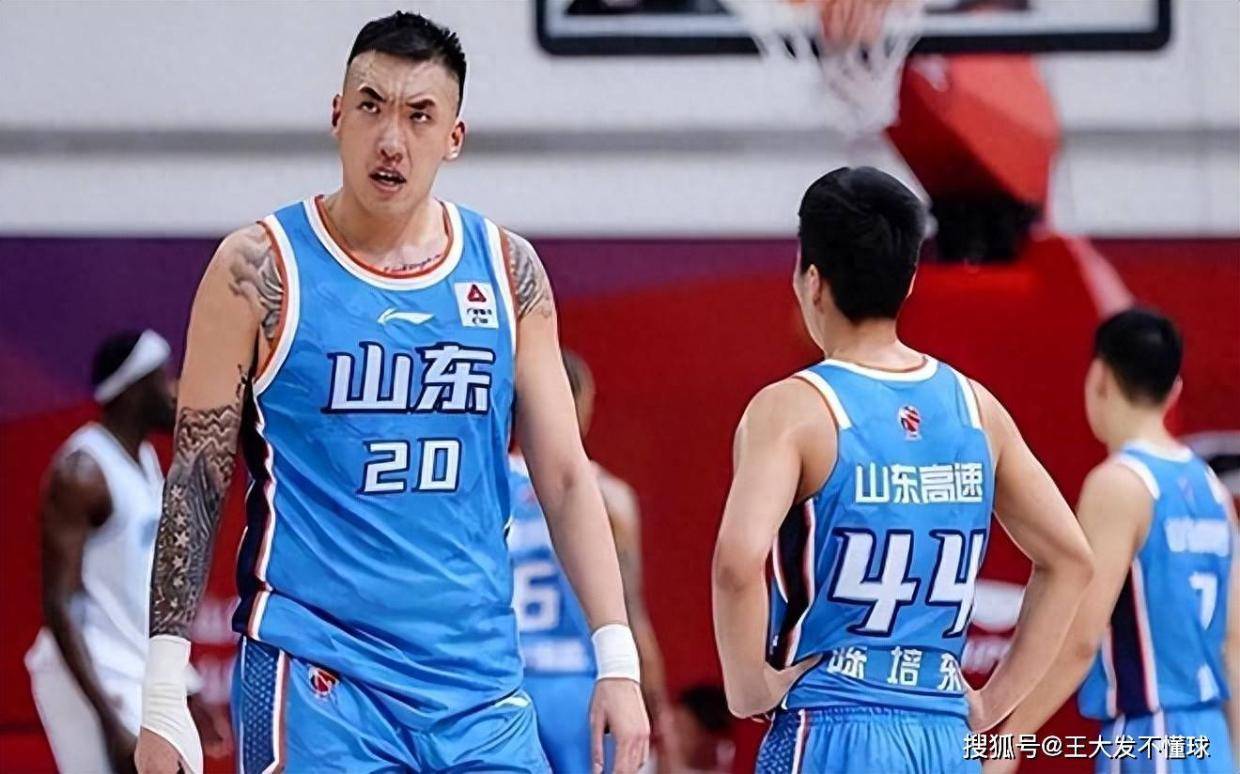 CBA最新消息!上海男篮作出决定,山东续约2人,张镇麟狂赚4600万