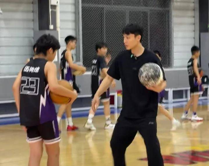 CBA快报：杜润旺高薪退队！徐杰热争议，李奕臻外租，宏远大清洗