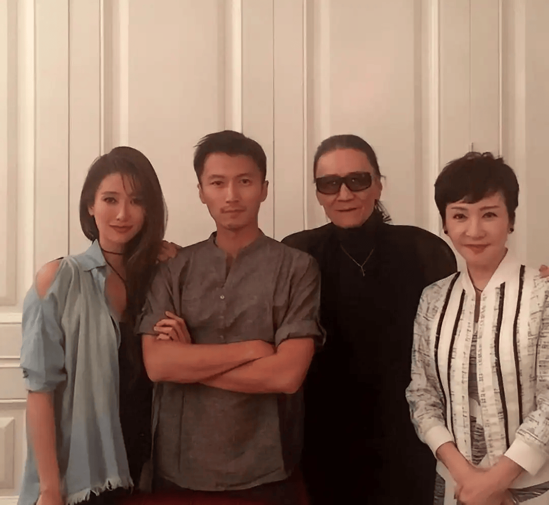 谢婷婷正式发布讣告:父亲谢贤在家人的陪伴下安详辞世