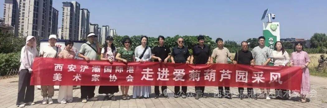 葫芦架下写生忙  笔墨丹青绘福禄
