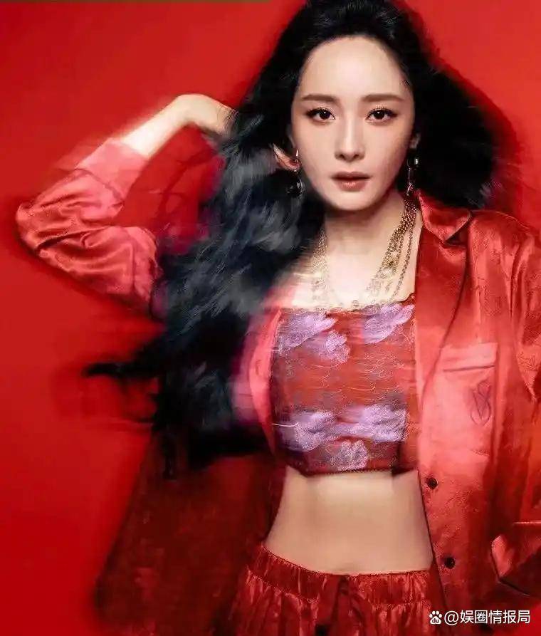 杨幂全新内衣写真大片疯传！极致性感氛围感，谁看了直接沦陷迷糊