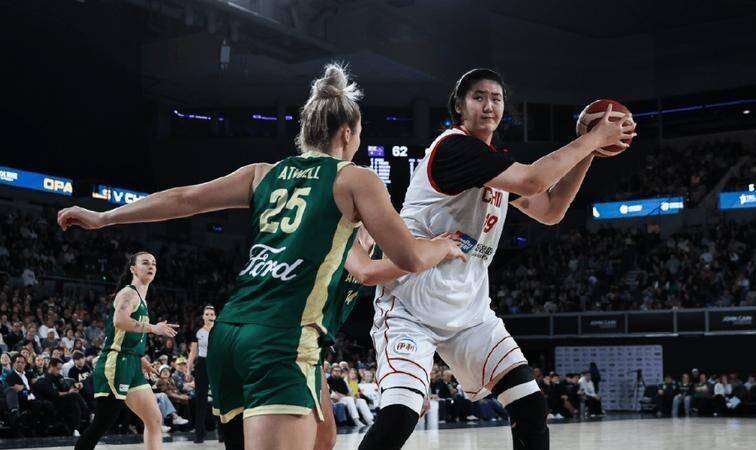 中国女篮迎巨变！宫鲁直指张子宇未来核心，韩旭李月汝或被迫让位