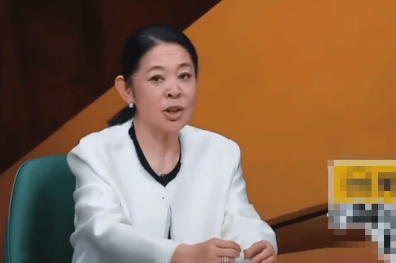 房主任“愧疚式”教育惹争议！倪萍为其发声：她养你们值得被尊重封面图