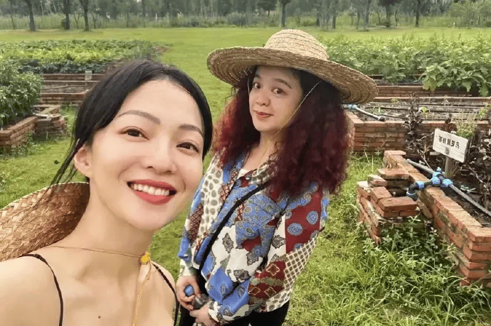 张韶涵发文深情悼念化妆师陈聆薇：薇姐，愿你在天堂安息