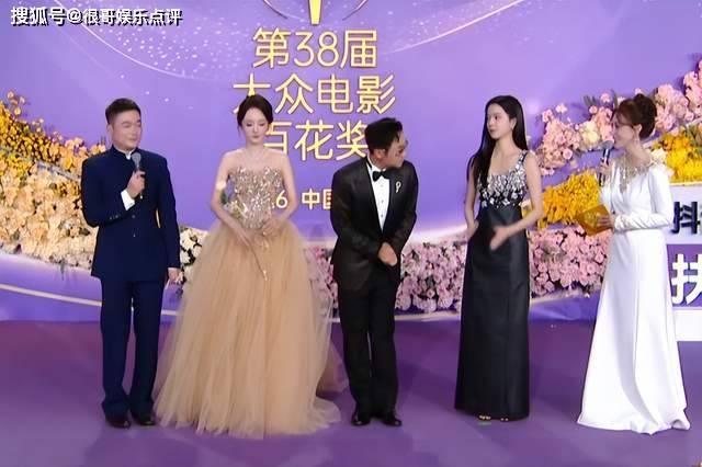 杨幂百花红毯爆火！双提名加持鎏金高定，本人的容貌比钻石更耀眼