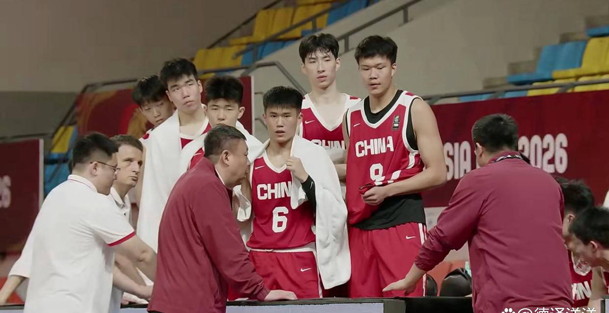 中国U18男篮逆转全场,以52分优势击败对手,实现两连胜!_篮板_郝煊_杨易轩
