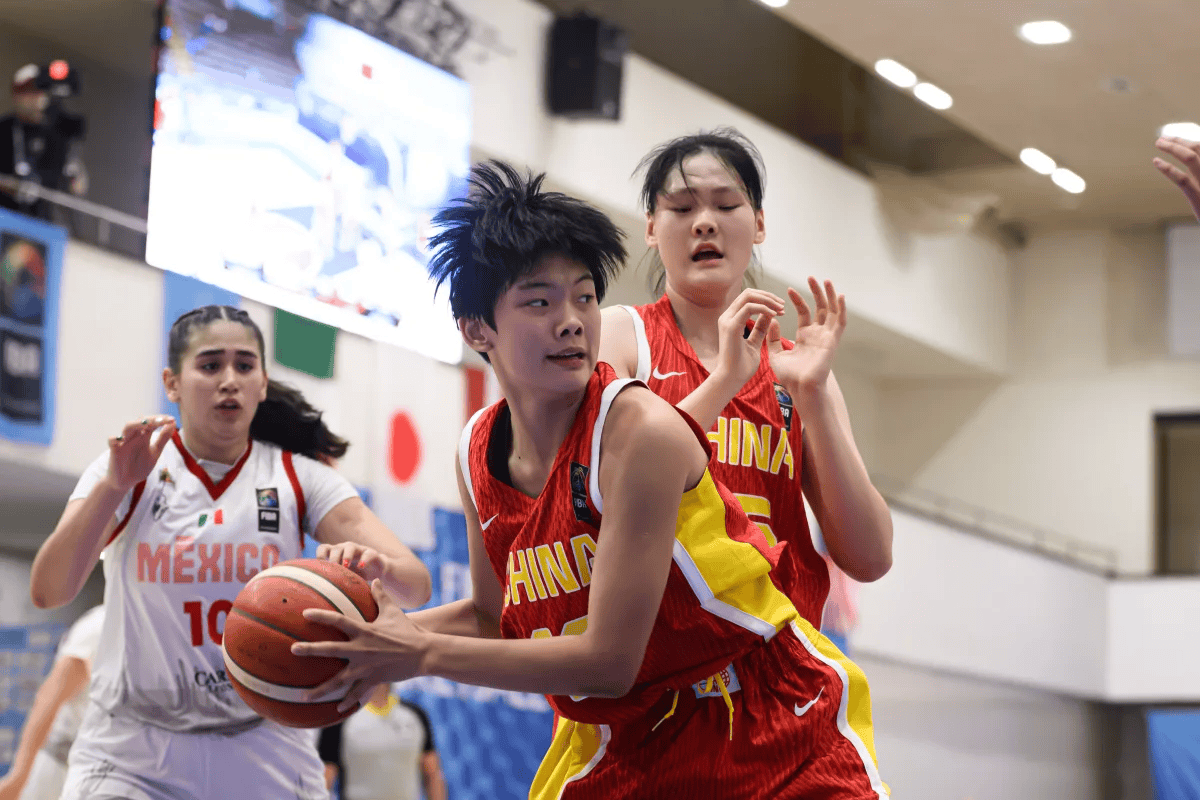 轰30+19！中国女篮15岁1米92新星崛起：得分第1+篮板第1