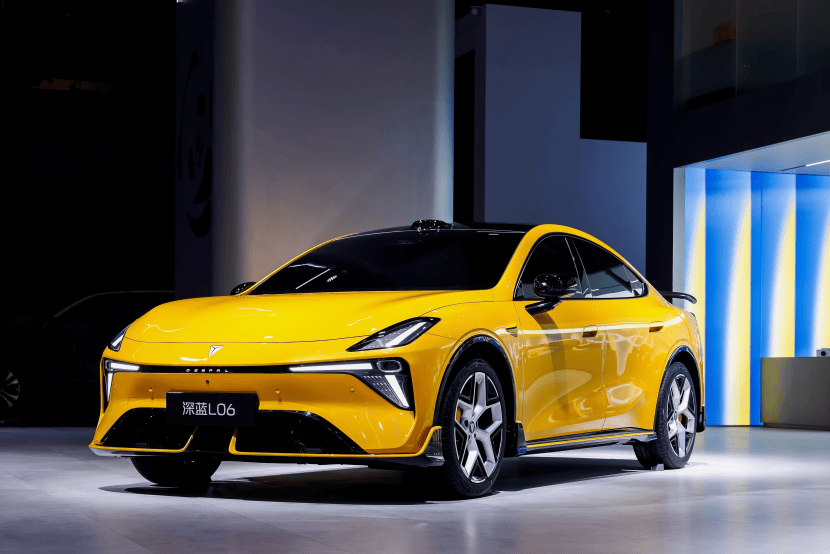 全新深蓝G318成都车展上市19.68万元起，专为城市家庭而来1972.png