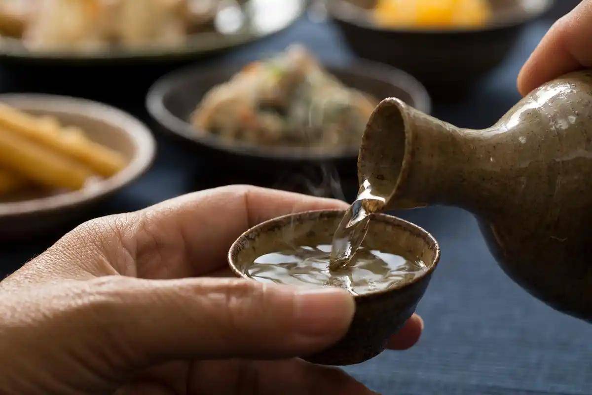 原创            白酒再次成为关注对象！多名院士发现：常喝白酒的人，有6个变化