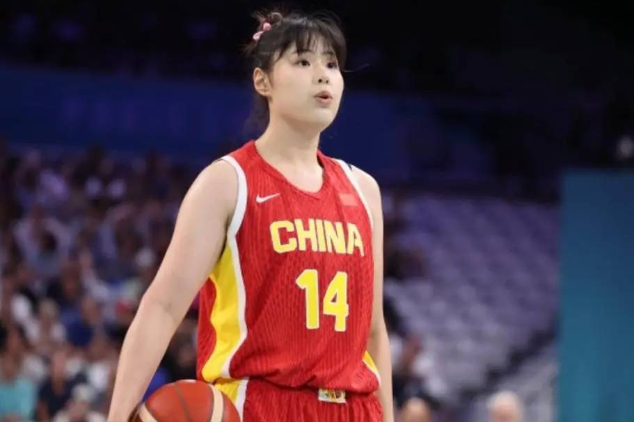 低级错误，寄丢李月汝寄护照的工作人员会受到什么处罚？名记三问篮协