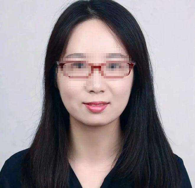 武大教授两女儿实名举报女教师勾引自己父亲，附上86页PDF材料，违规改造实验室搭建私人空间
