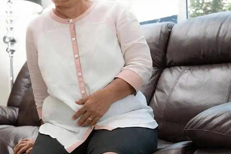 原创            69岁大妈突发肠癌恶化走了，医生：吃主食，别再犯这7个低级错误
