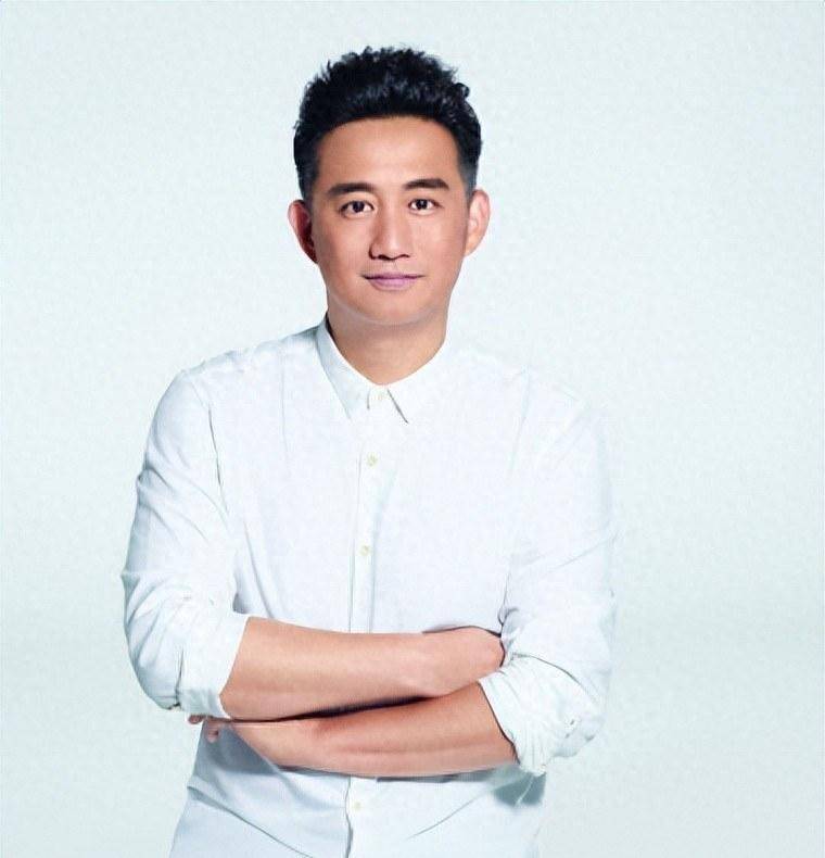 原创            钱再多也换不回健康！56岁黄磊戴呼吸机睡觉画面曝光，何炅直呼太吓人，退出蘑菇屋真相藏不住了