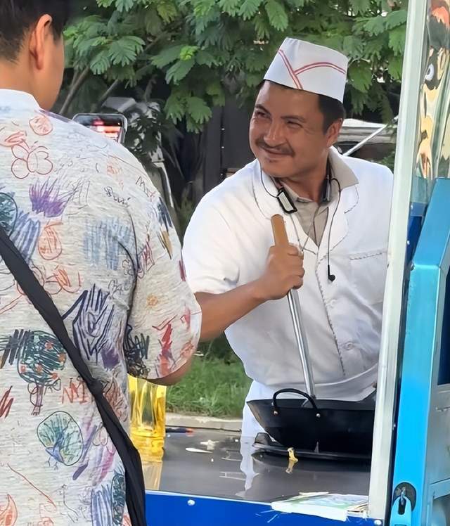 原创            合肥蛋炒饭摊主撞脸沈腾？还会做徐福炒饭，流量经济能持续多久