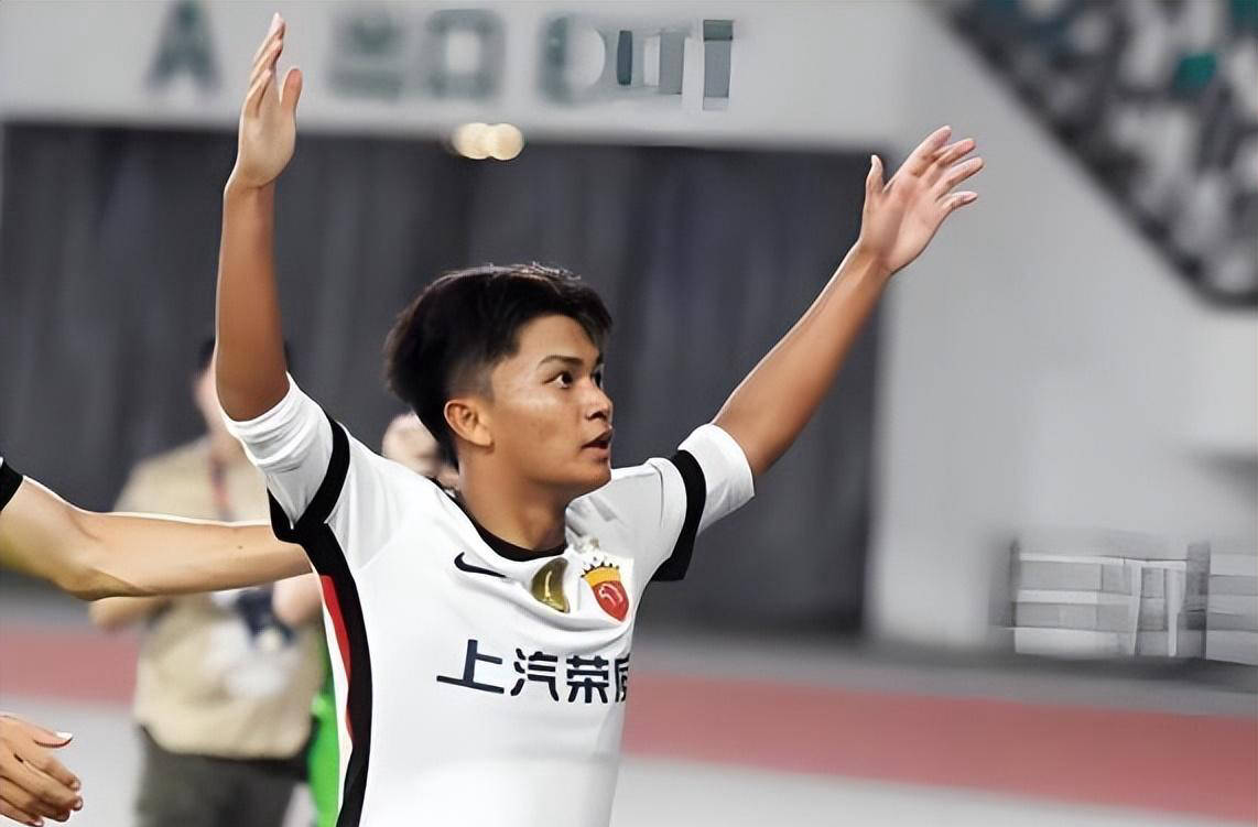 原创
            中国男足中场核心正式在大连英博注册，期待下轮首秀！关于离队传闻已被辟谣