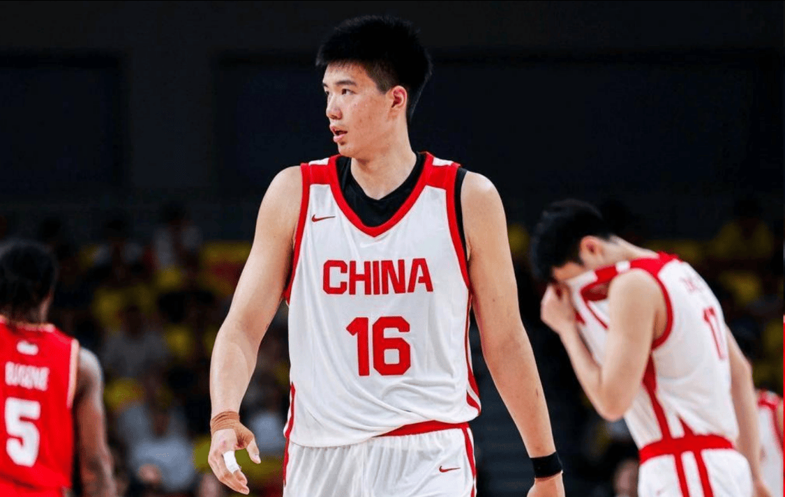 在俱乐部憋屈，在国家队找回自信！他是中国男篮今夏收获最大一人