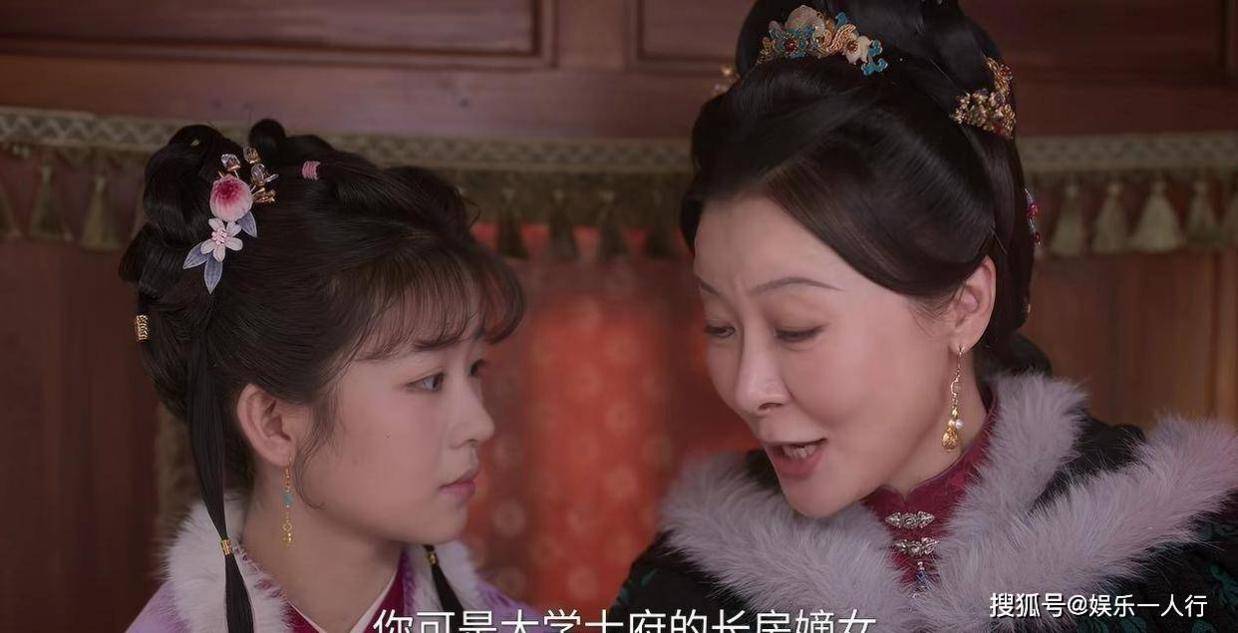 《兰香如故》开播就上热搜，原本是为谭松韵而来，却被54岁的女配角惊艳到，雪夜赠银、灭门勒女、换命入府，老戏骨几场戏抢走整部剧