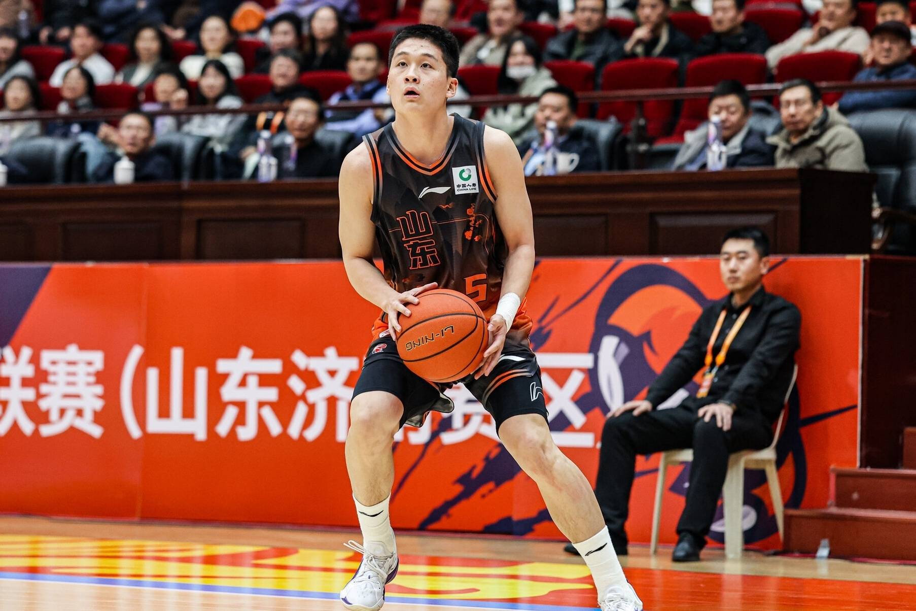 两名球员开发新技能，山东男篮进攻套路要变样
