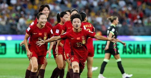 中国女足5-1大胜中国香港，亚运会首战完美开局：王霜光芒四射