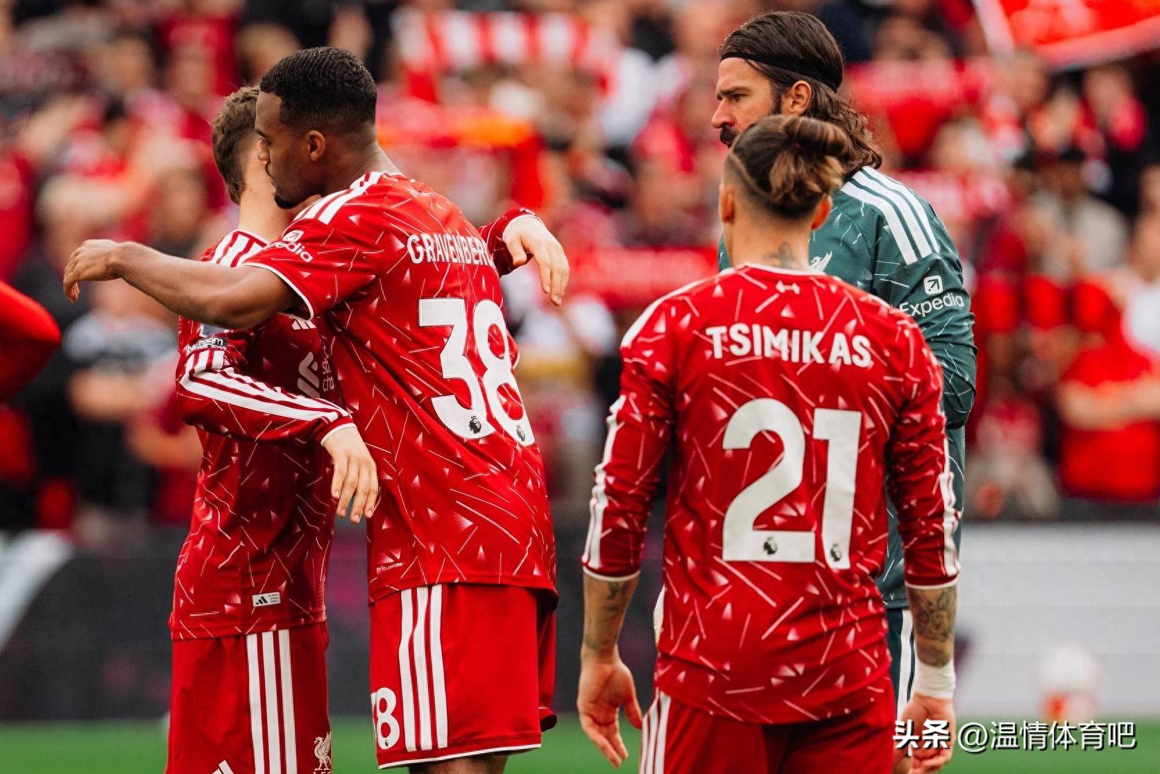 一场1-3,让英超诞生最惨队:5场仅1球+英联杯出局!红军轮换晋级