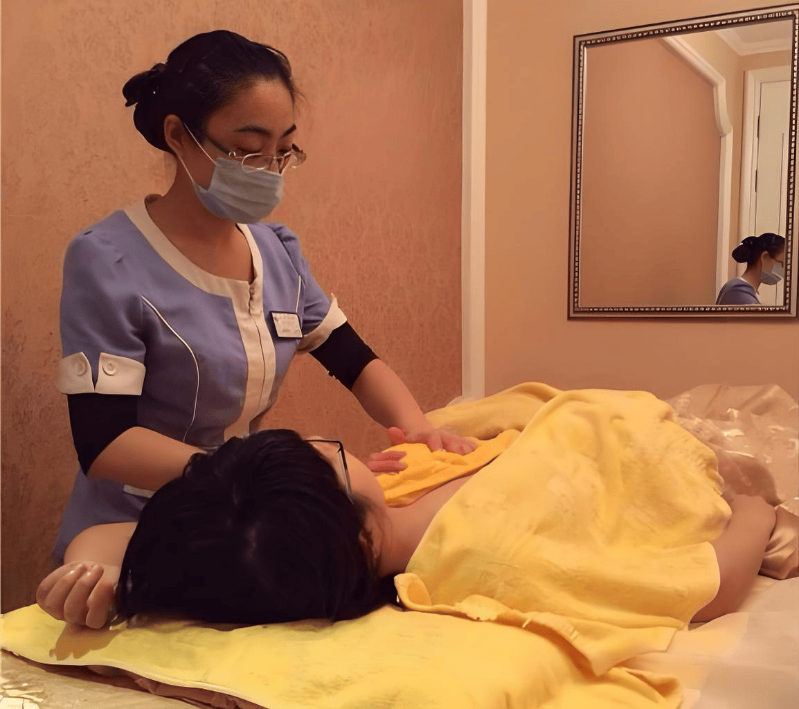 产后3-7天堵奶高发期：月嫂通乳开奶乳腺疏通居家操作指南