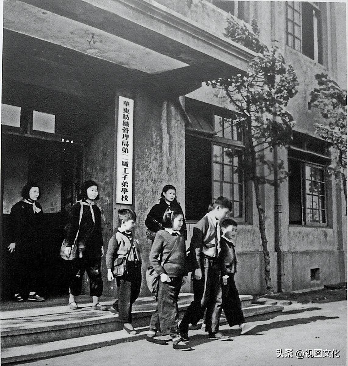 1953年老照片｜看70年前身材健硕的女赛车手，贴心服务的女列车员