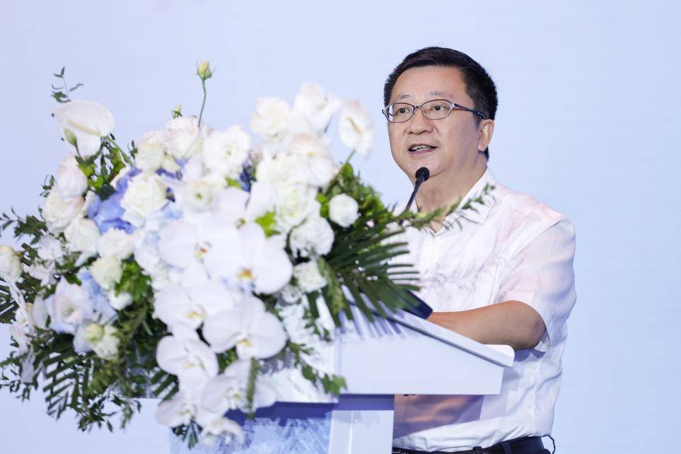 《未来五年主流已定！120吋激光大屏重塑家庭显示格局》