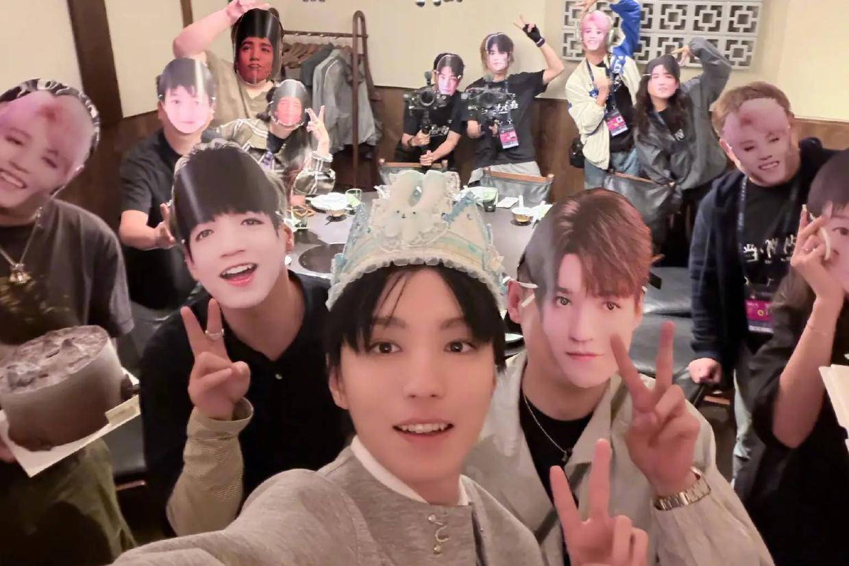 王俊凯27岁生日喜迎祝福！王源易烊千玺暖心送贺