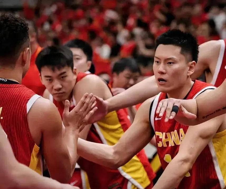 表现不佳！4助攻4失误，胡明轩的选择让郭士强遗憾？