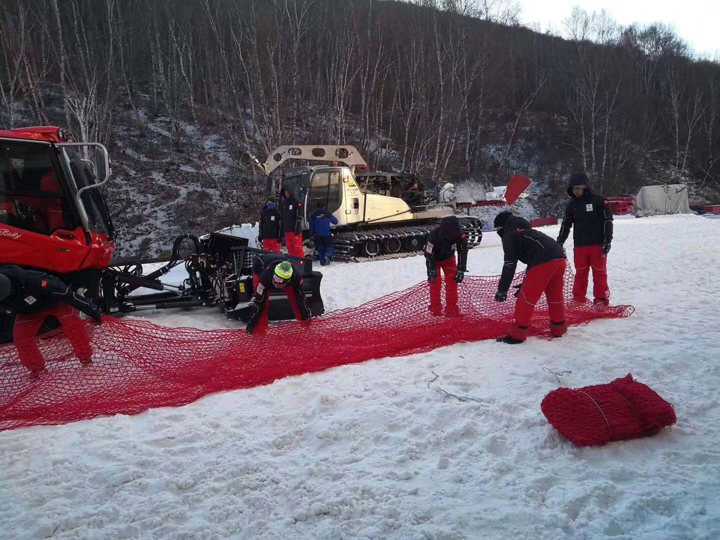 如何选择适配多场景的滑雪场安全网供应主体