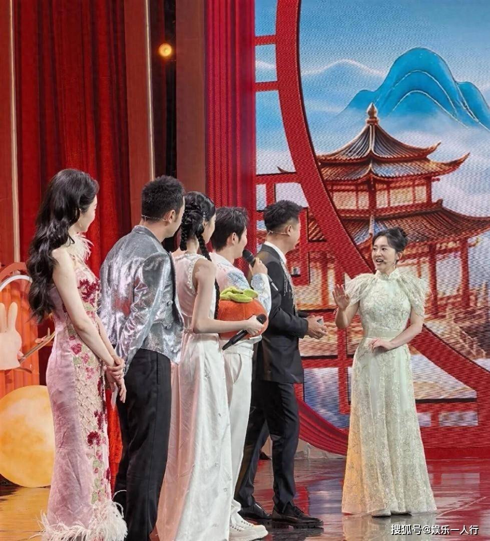 央视中秋晚会主持阵容揭晓!唯独谢娜被替换 原因可能出乎你意料封面图