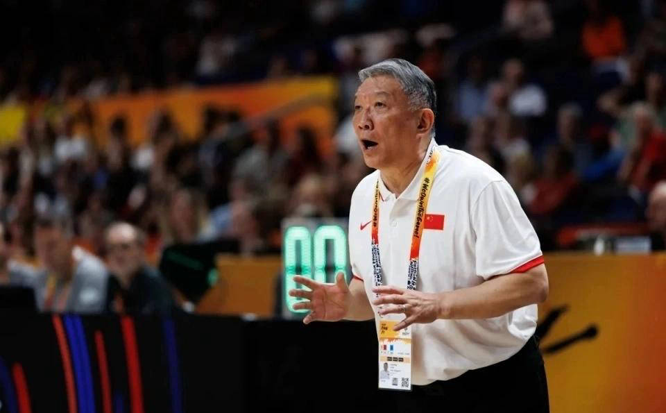 宫鲁鸣：不能仅凭一场比赛评判中国女篮，张子宇需在转换中得到保护