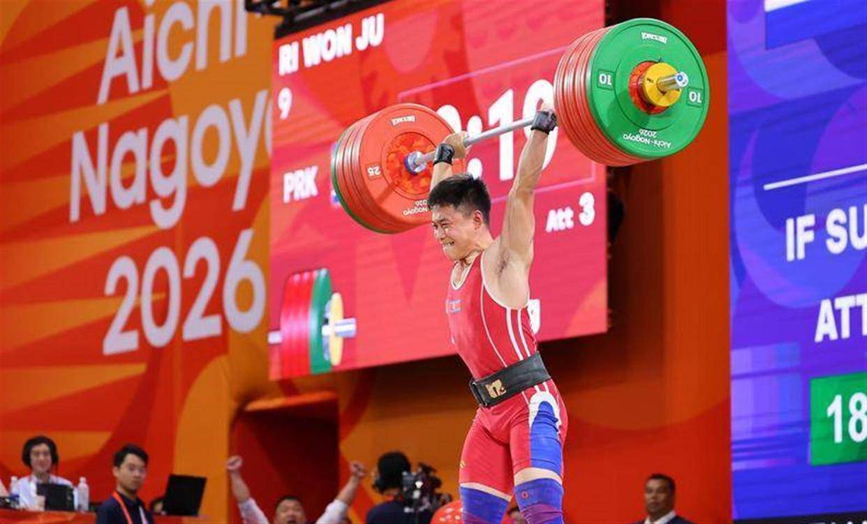 亚运举重震撼时刻！男子70、75公斤级，多项世界纪录被改写