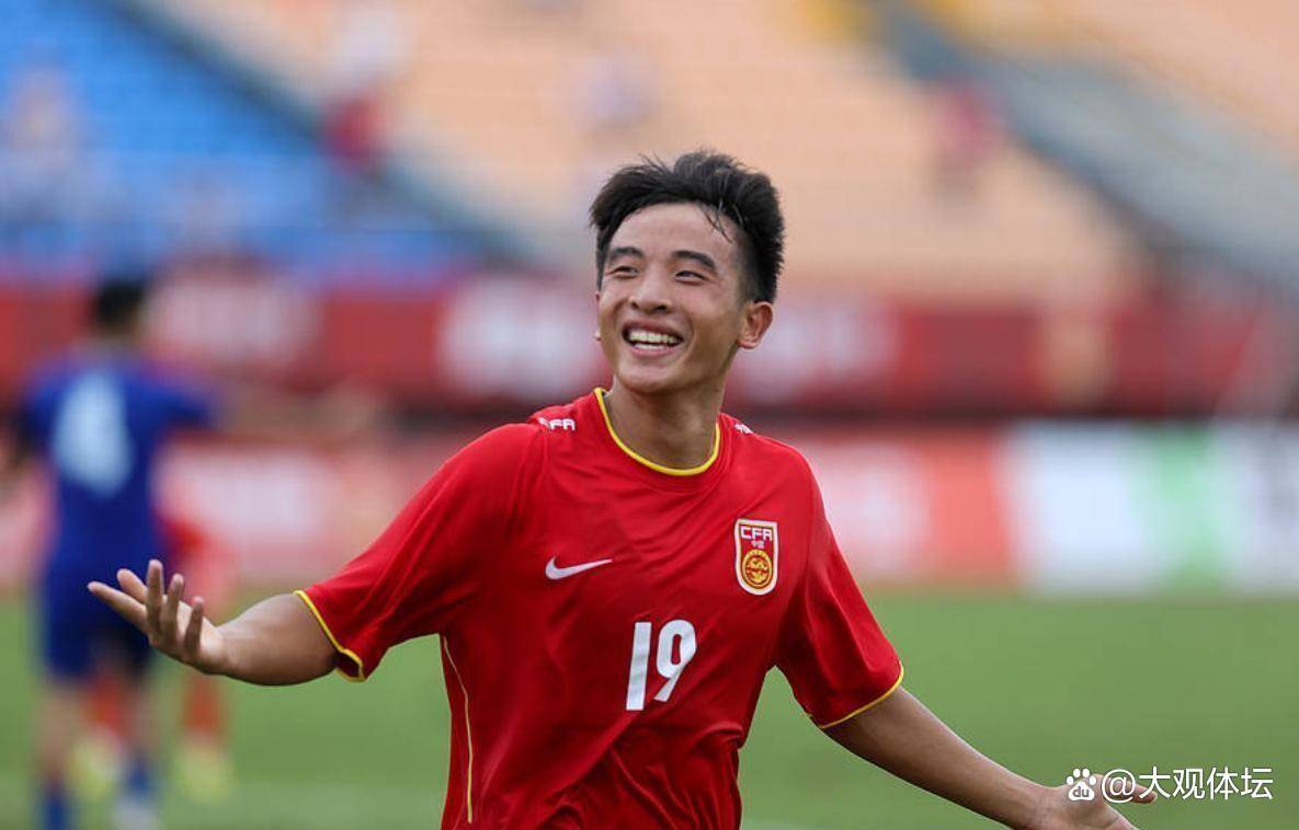 1-2输给韩国不到8小时！国足迎来好消息、五大联赛将再增中国球员