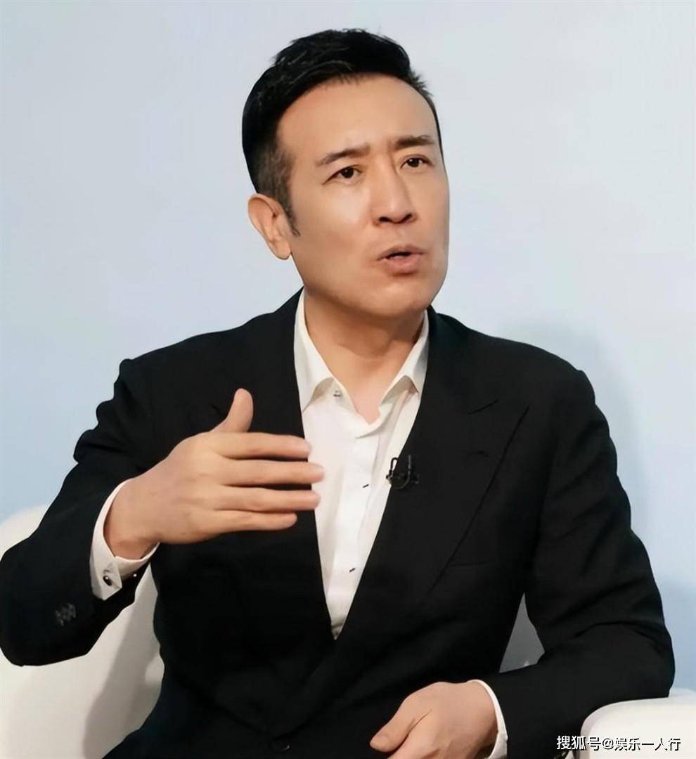 不识一字，闹了大笑话？于和伟金鹰奖发言，给娱乐圈明星好好上了一课