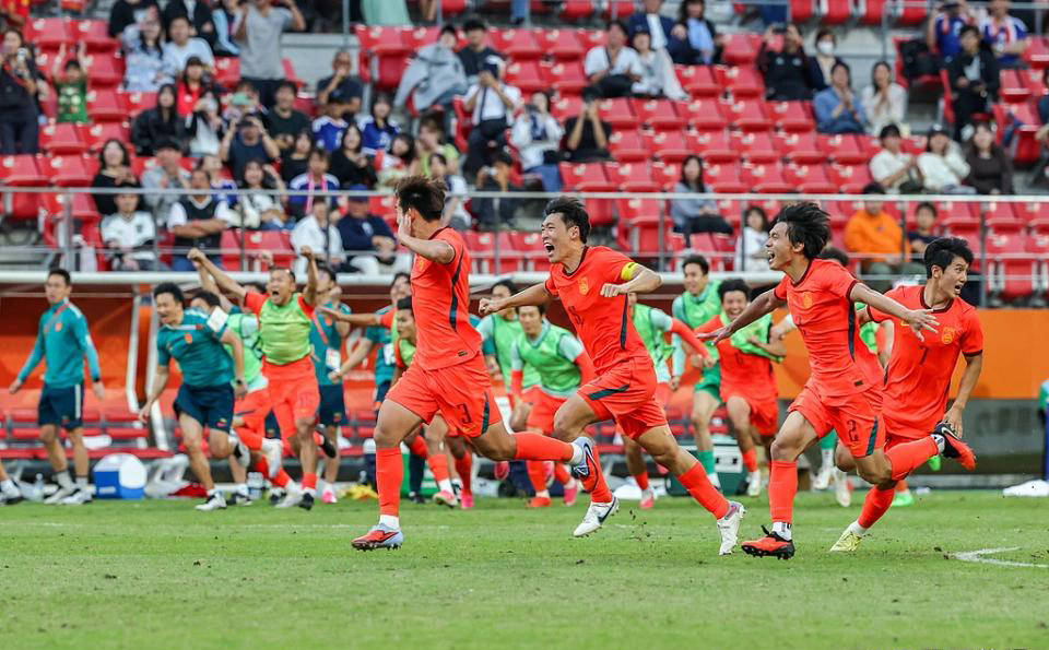 中国男足夺铜引发媒体反思：U23小将们的出色表现让人刮目相看