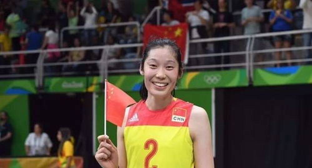 10.5日：意甲首轮朱婷一传零失误，姚迪传球成功率超八成，赛后两人逛超市状态放松
